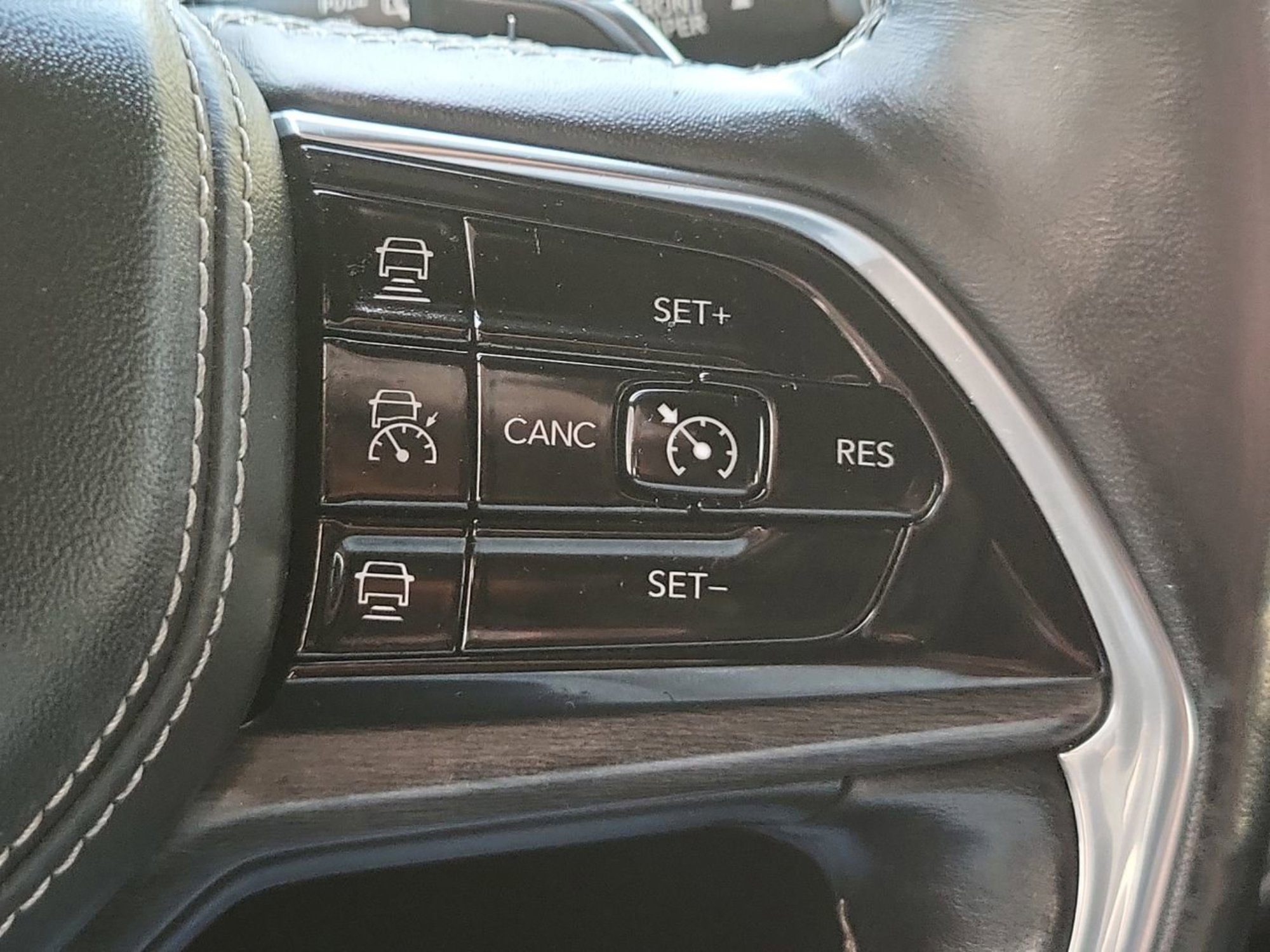 Used 2022 Jeep Grand Cherokee L Overland w/ Luxury Tech Group IV image 30