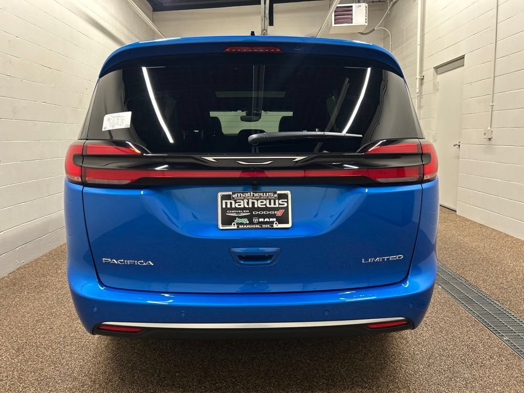 New 2027 Chrysler Pacifica Limited FWD image 3