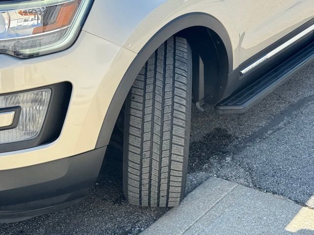 Used 2017 Ford Explorer XLT w/ Equipment Group 202A image 13