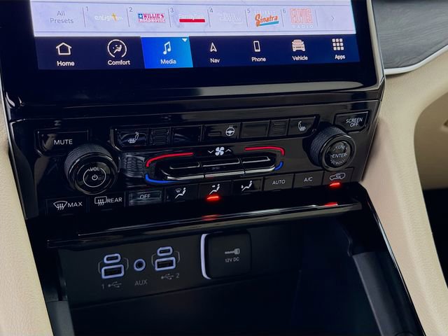 Used 2023 Jeep Grand Cherokee Limited image 17