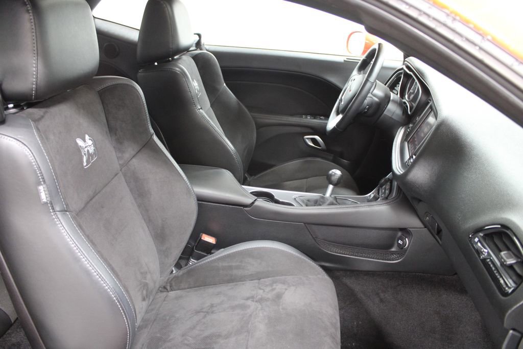 Used 2016 Dodge Challenger R/T Scat Pack w/ Leather Interior Group image 23