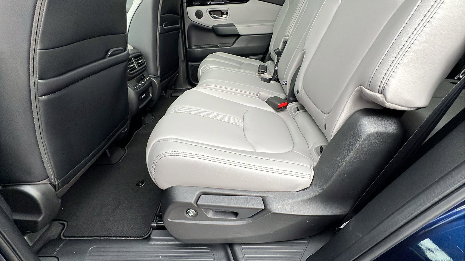 New 2025 Honda Pilot Touring image 19