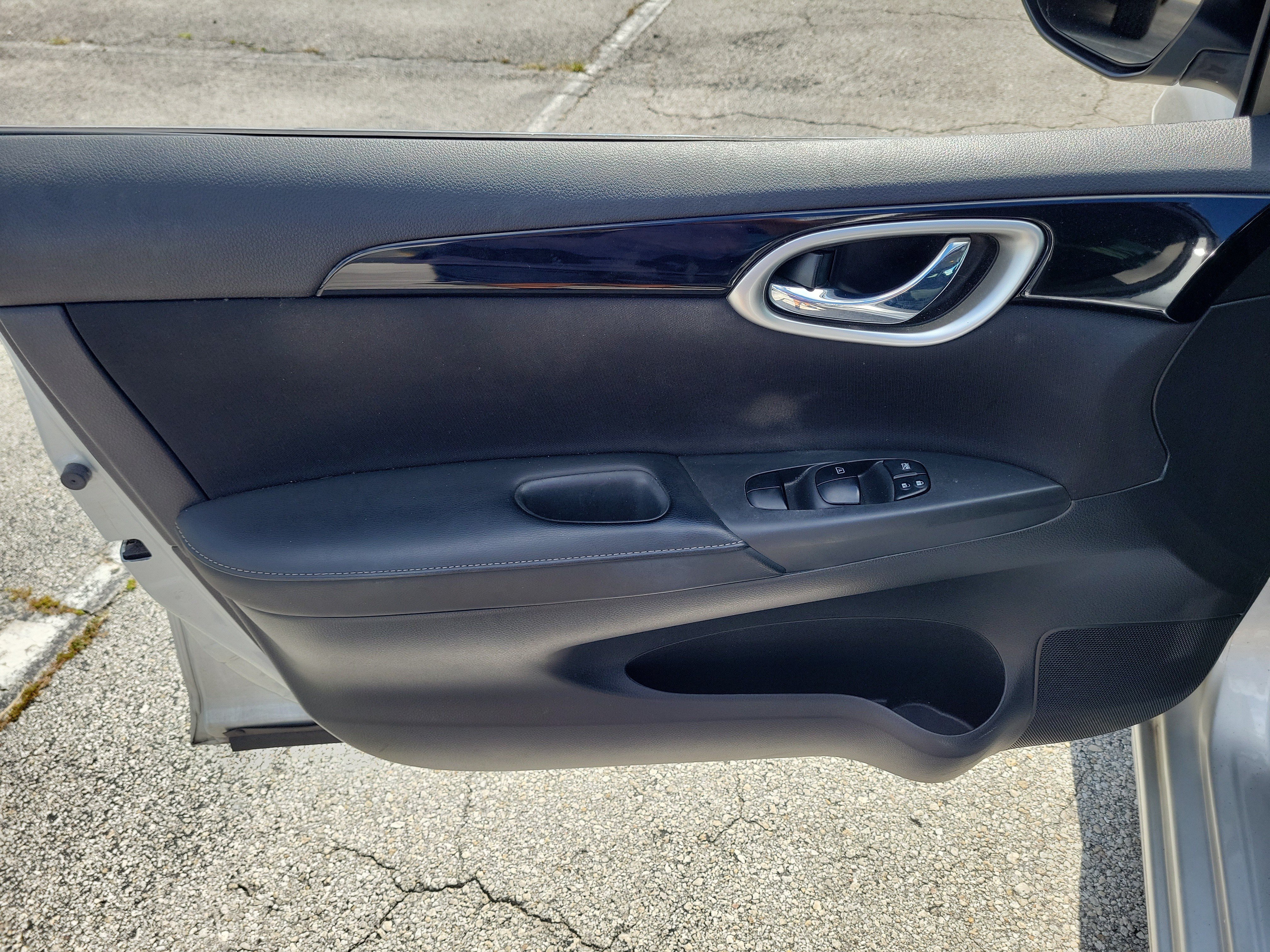 Certified 2019 Nissan Sentra SV FWD image 10