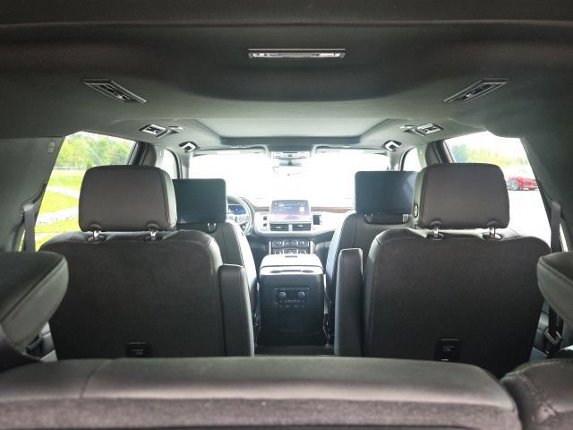 Used 2024 Chevrolet Suburban High Country AWD/4WD image 12