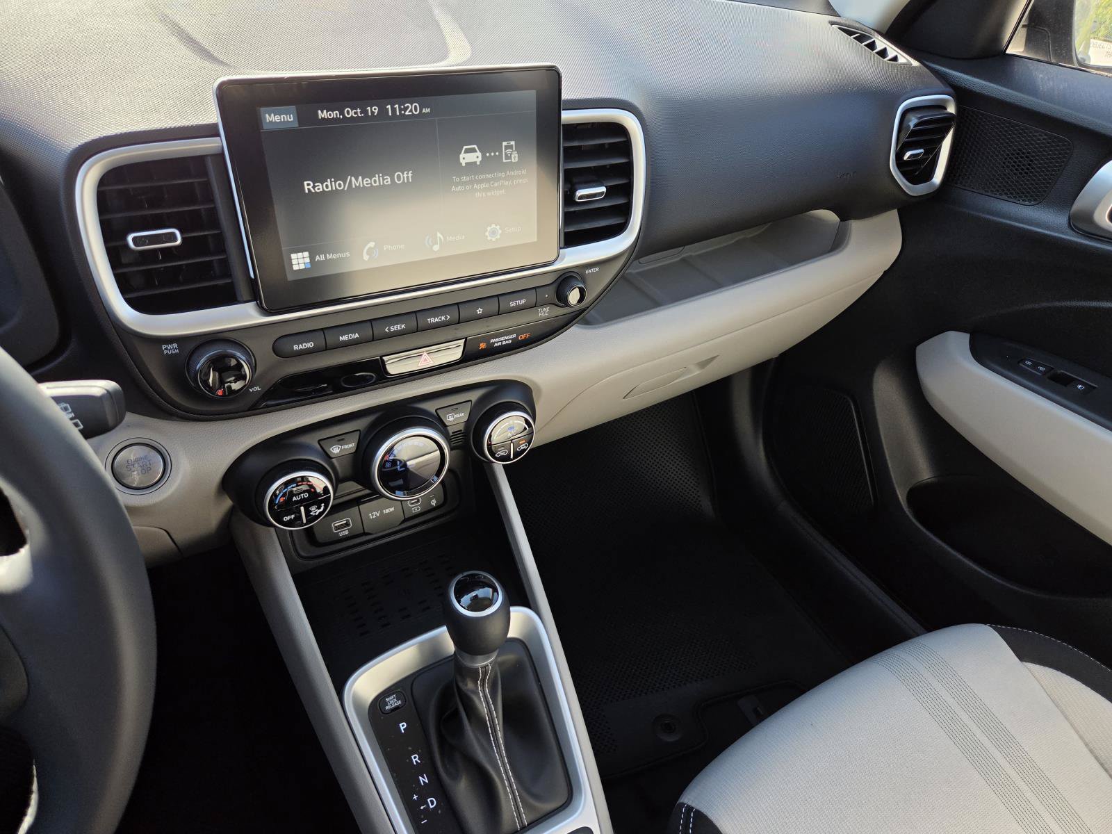 New 2026 Hyundai Venue SEL FWD image 17