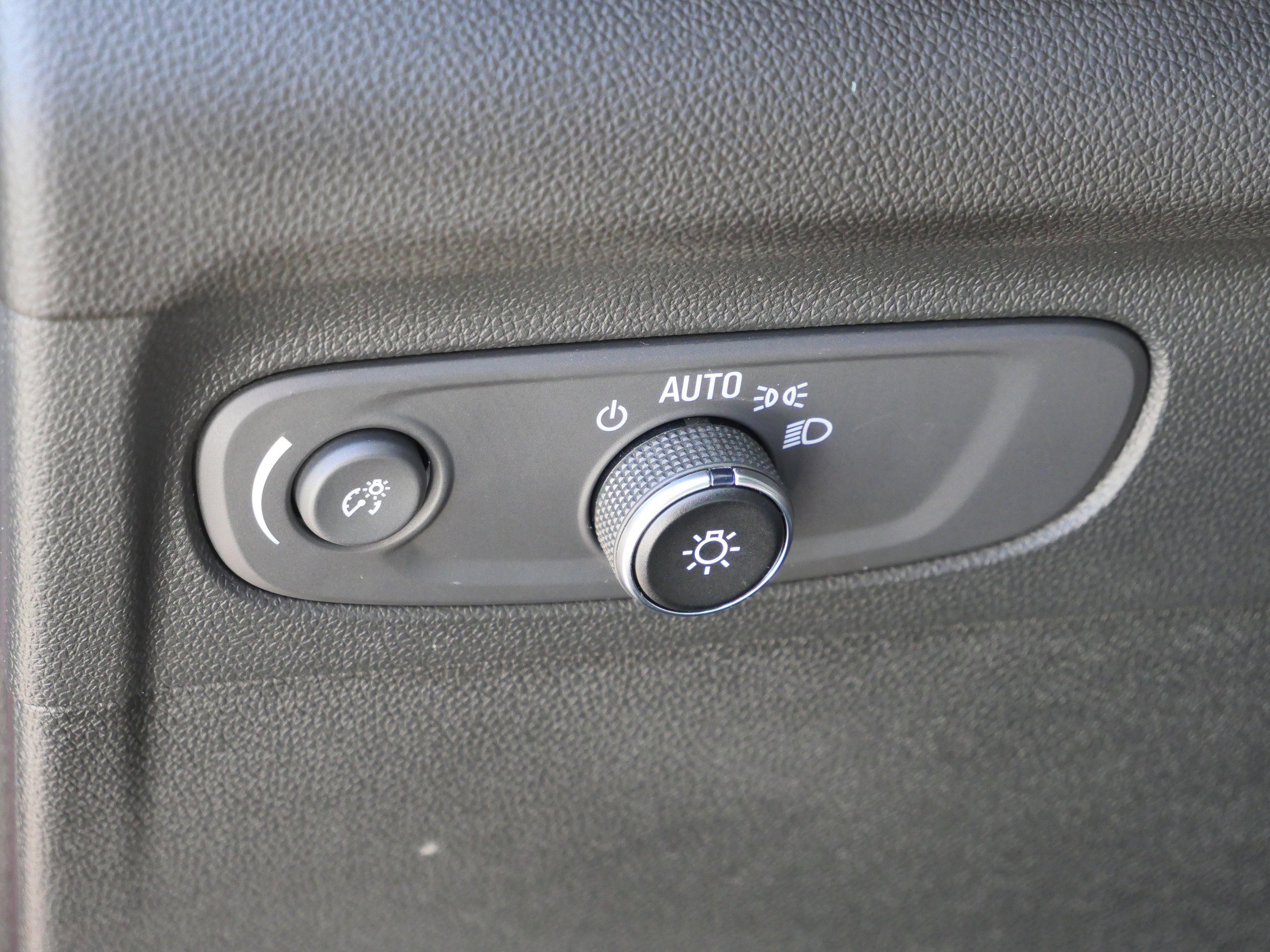 Used 2023 Buick Envision Essence w/ Sport Touring Package AWD/4WD image 21