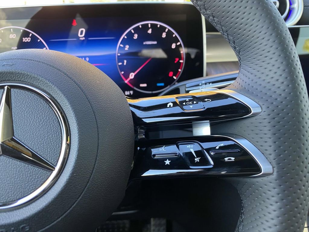 Certified 2025 Mercedes-Benz GLC 300 image 27