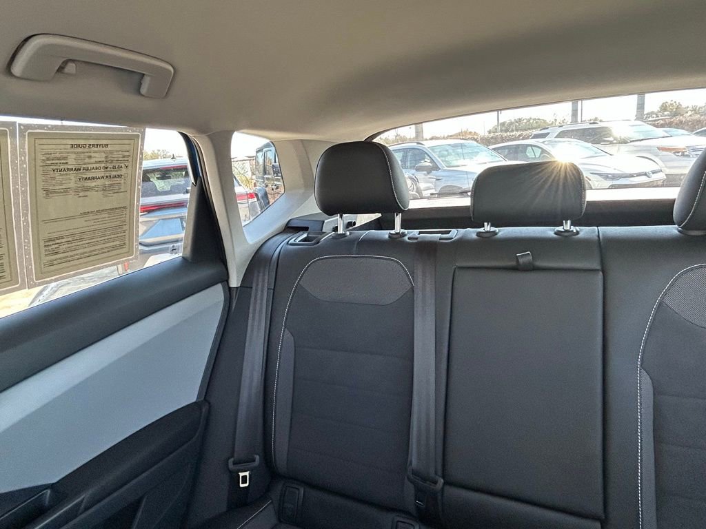 Certified 2023 Volkswagen Taos SE image 12