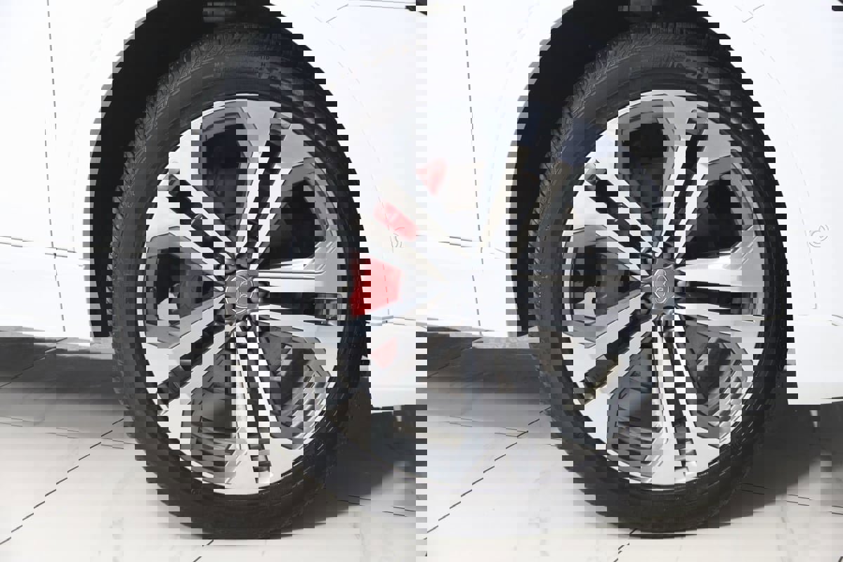 Used 2019 Audi Q8 Prestige image 16