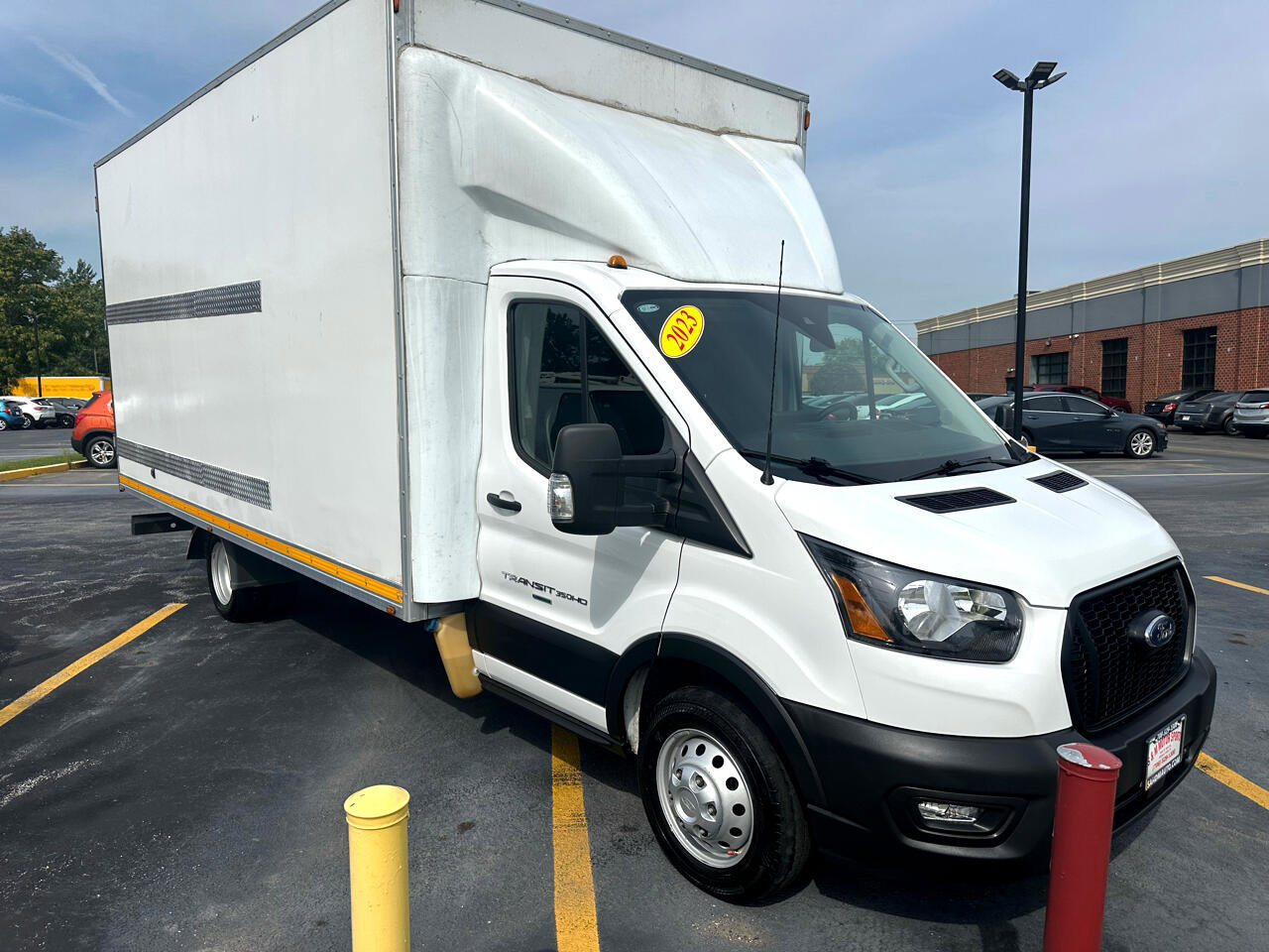 Used 2023 Ford Transit 350 DRW image 3