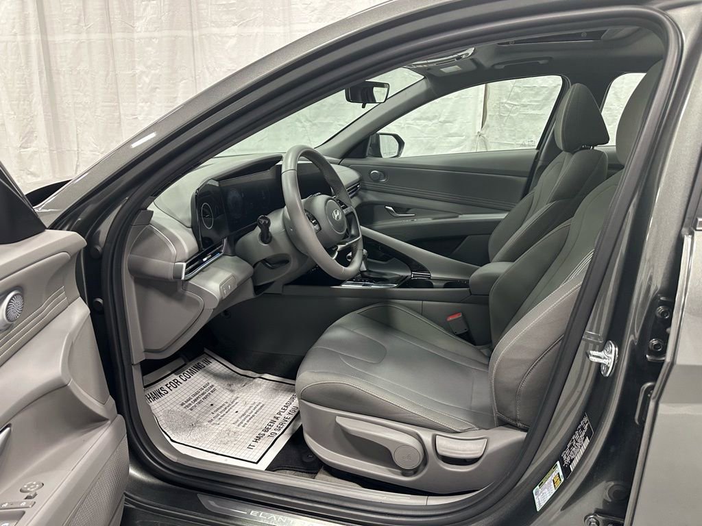 Used 2025 Hyundai Elantra SEL image 10