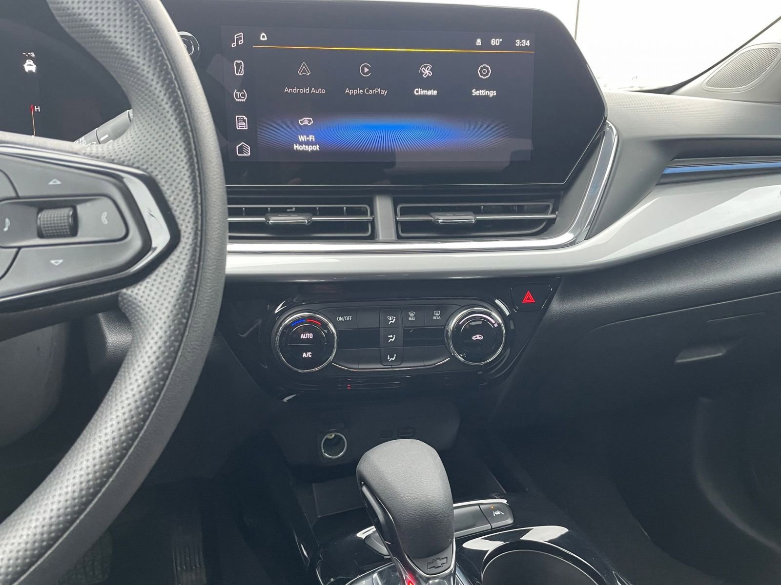 Used 2025 Chevrolet Trax LT image 17