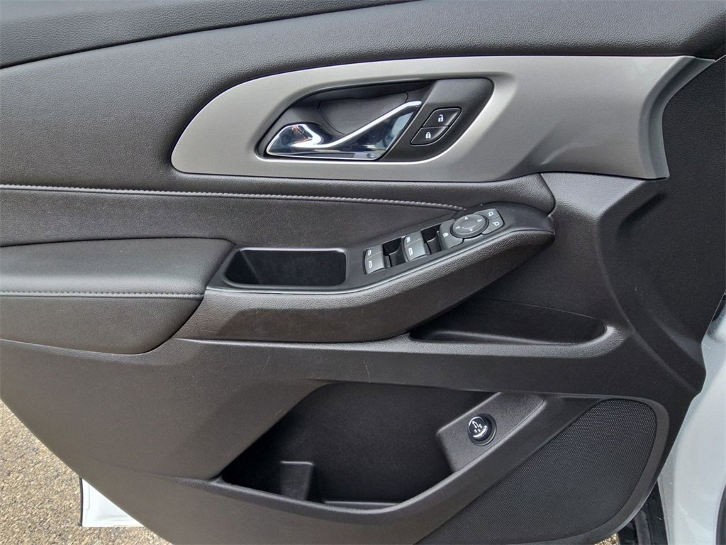 Used 2023 Chevrolet Traverse LT image 23