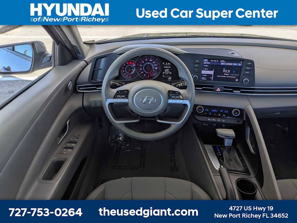 Used 2023 Hyundai Elantra SEL w/ Preferred Accessory Package image 15