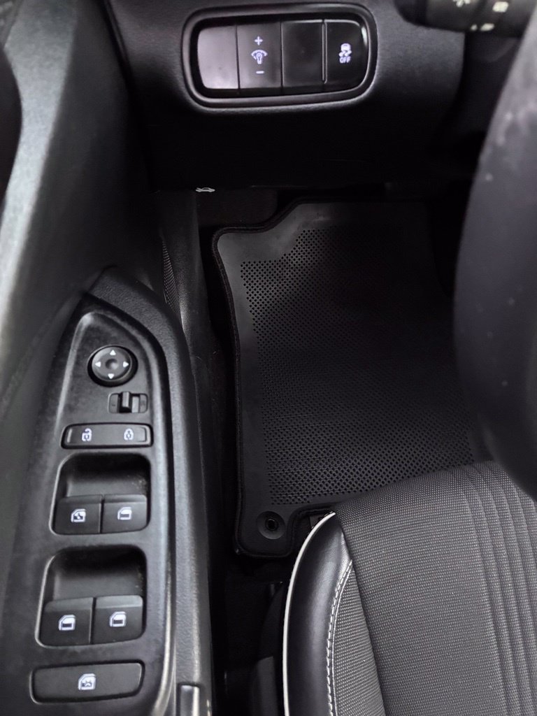 Certified 2024 Hyundai Venue Limited FWD image 28