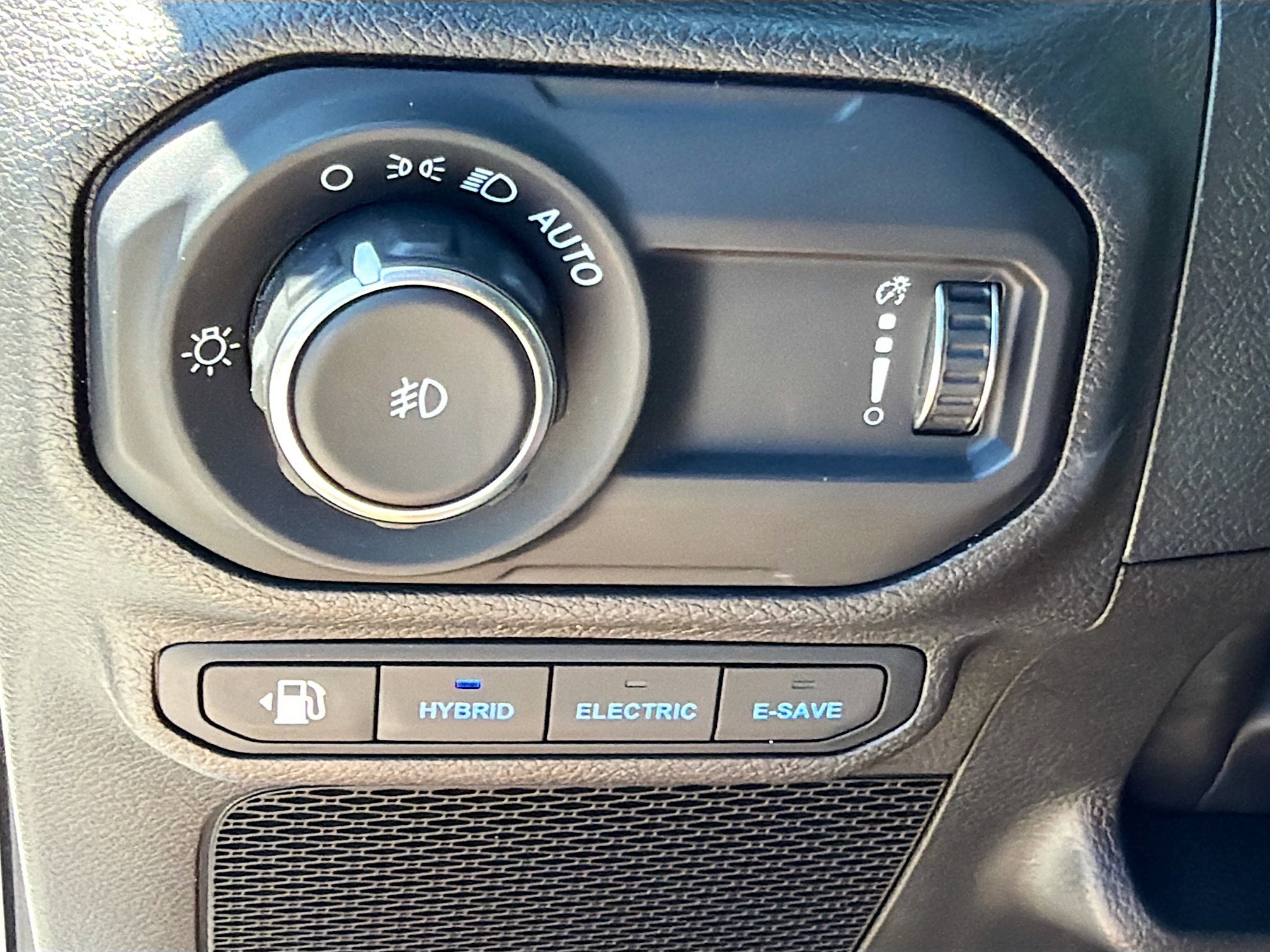 Used 2023 Jeep Wrangler Sahara w/ Cold Weather Group image 32