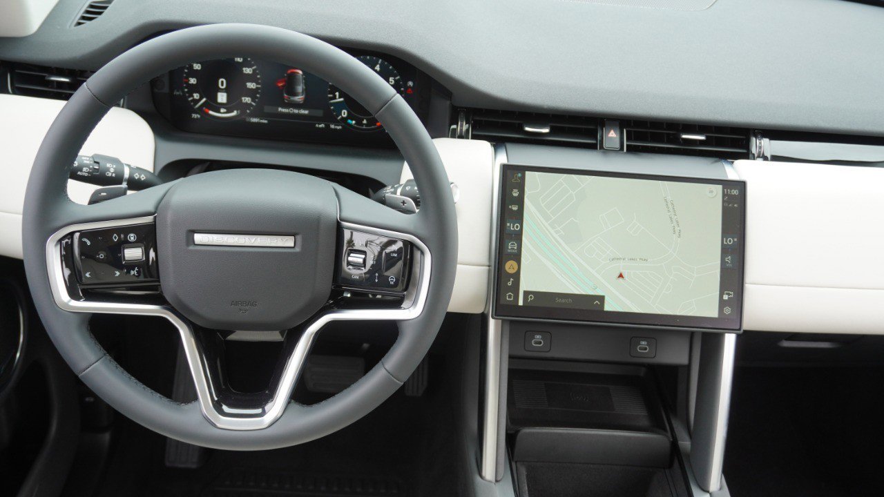 Used 2025 Land Rover Discovery Sport S image 26