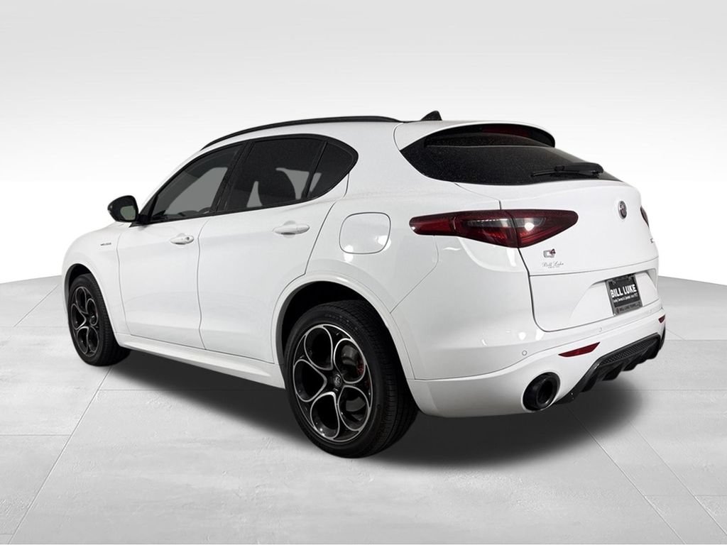 Used 2023 Alfa Romeo Stelvio Veloce AWD/4WD image 9