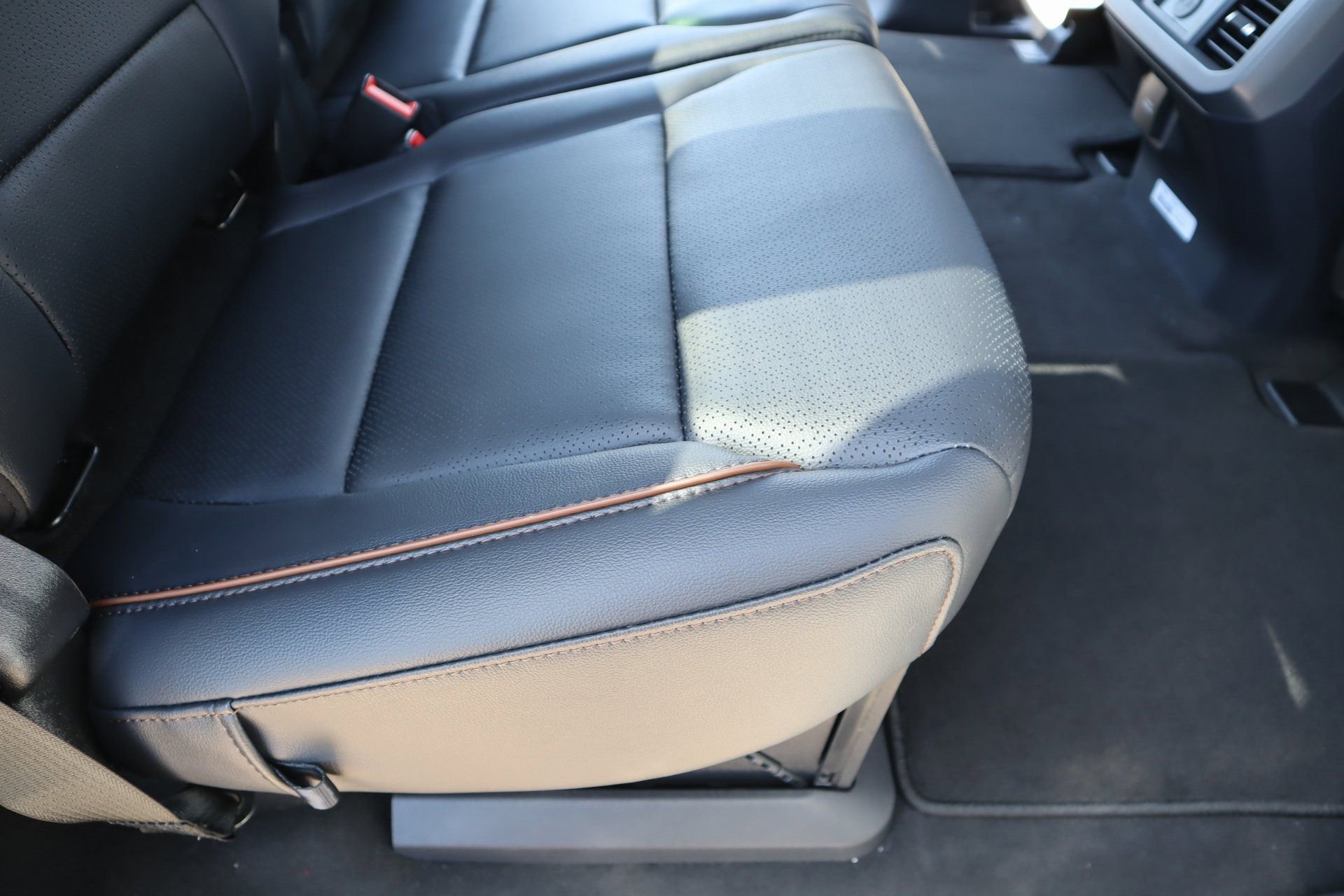 New 2026 Ford F350 Lariat w/ Black Appearance Package image 15