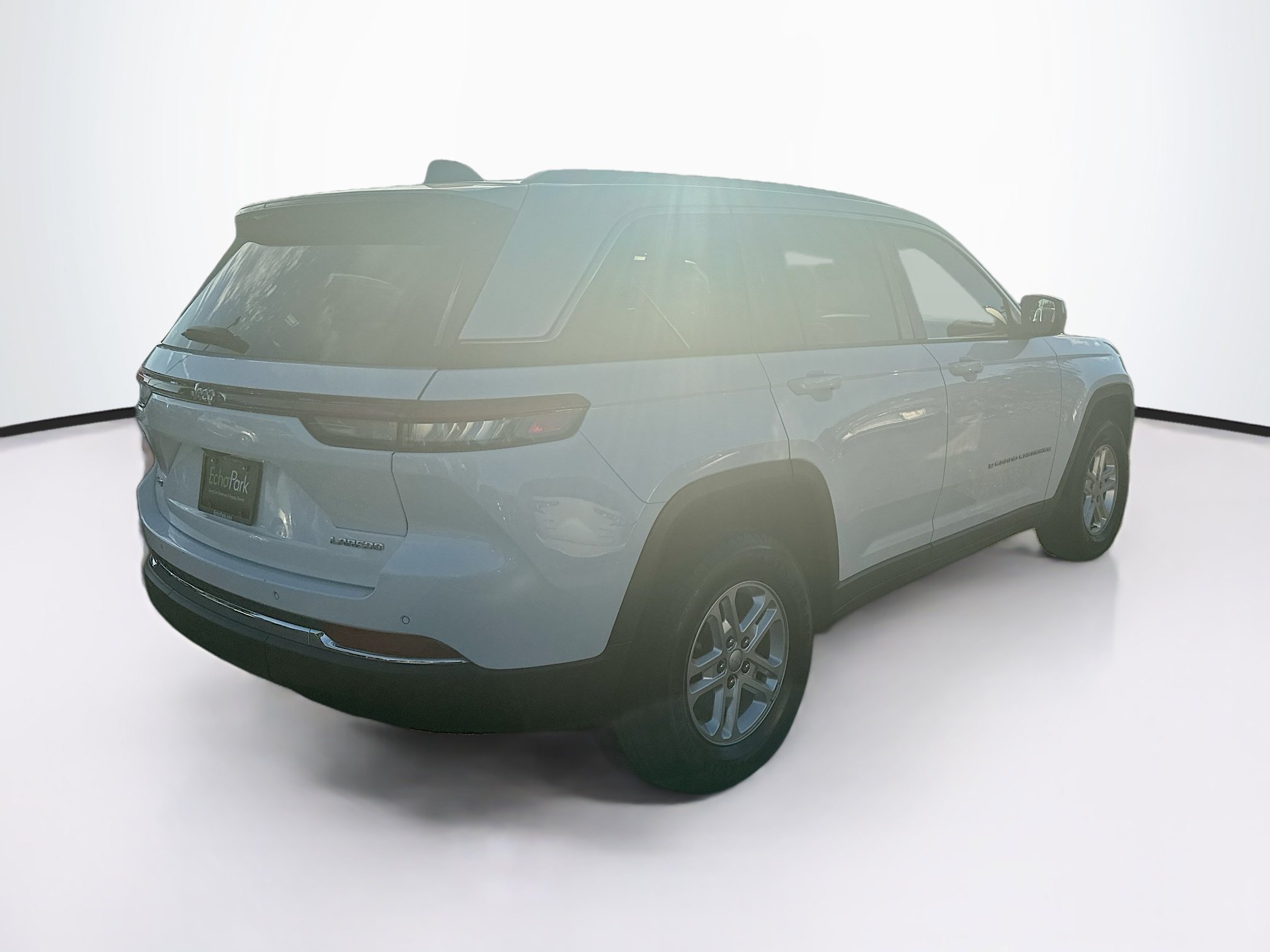 Used 2022 Jeep Grand Cherokee Laredo AWD/4WD image 9