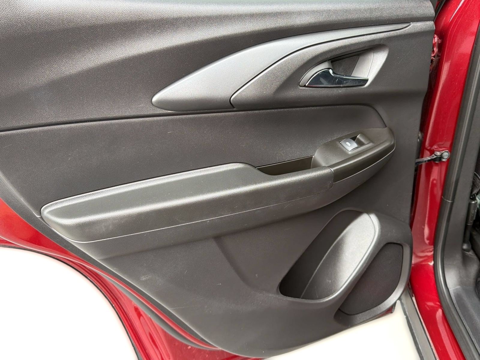 Used 2025 Chevrolet TrailBlazer LT FWD image 32