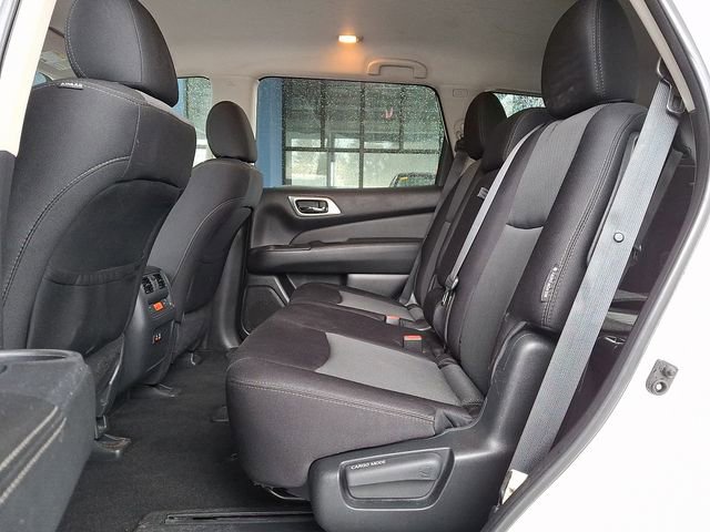 Used 2019 Nissan Pathfinder SV image 12