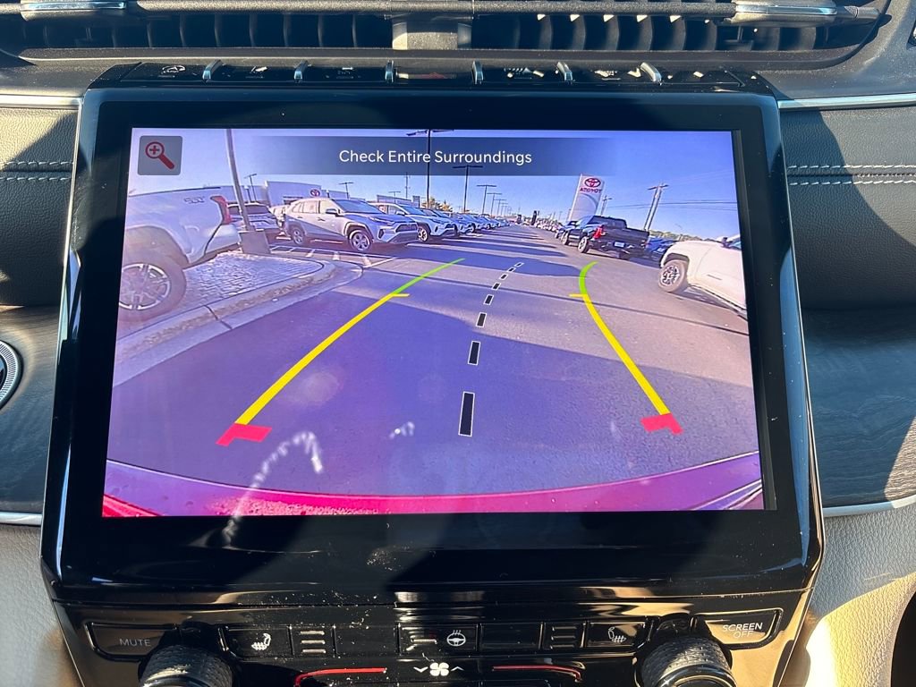 Used 2025 Jeep Grand Cherokee Limited w/ Black Appearance Package image 22