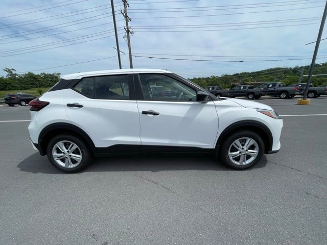 New 2025 Nissan Kicks Play S image 3