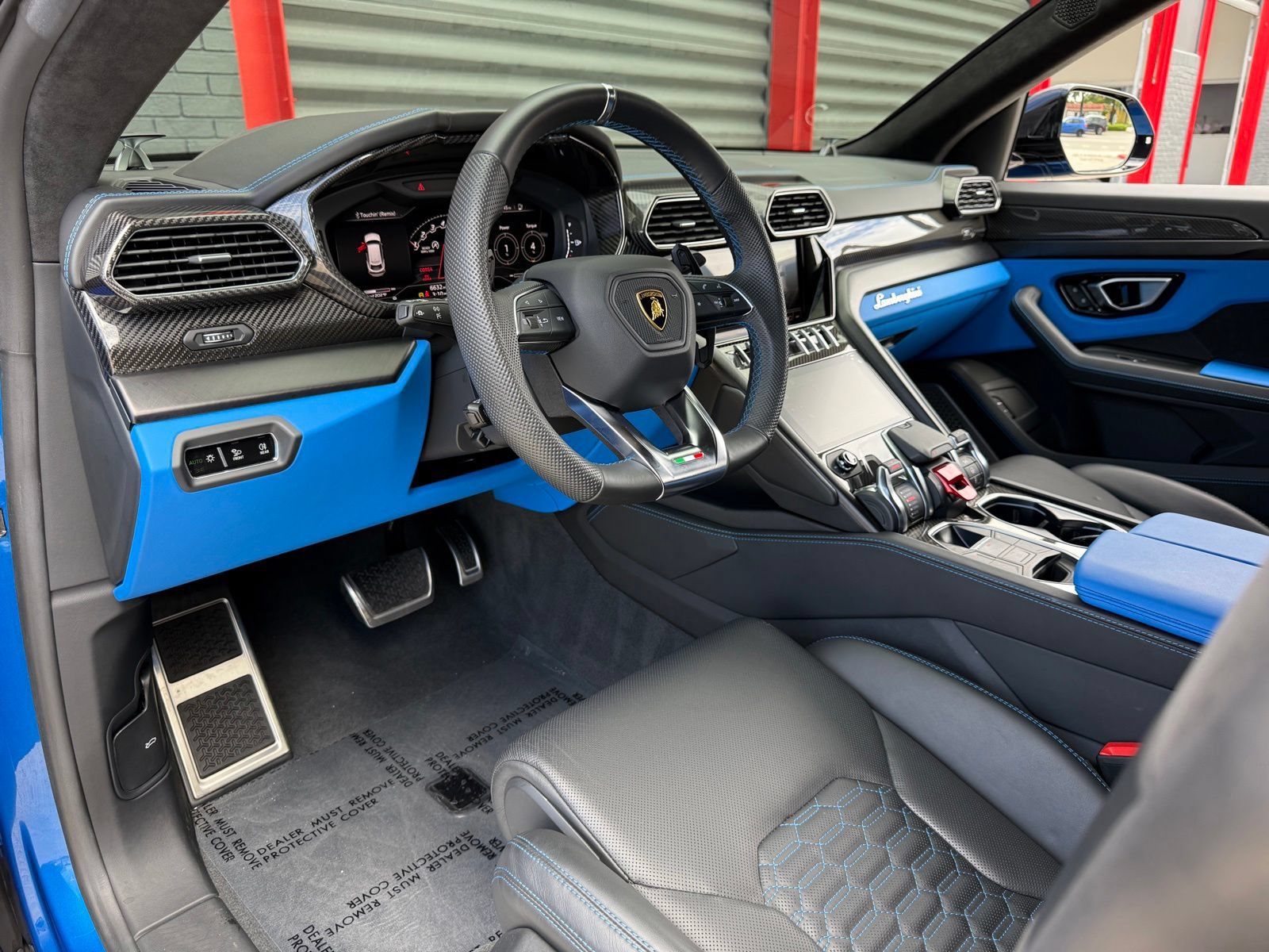 Used 2022 Lamborghini Urus AWD/4WD image 18
