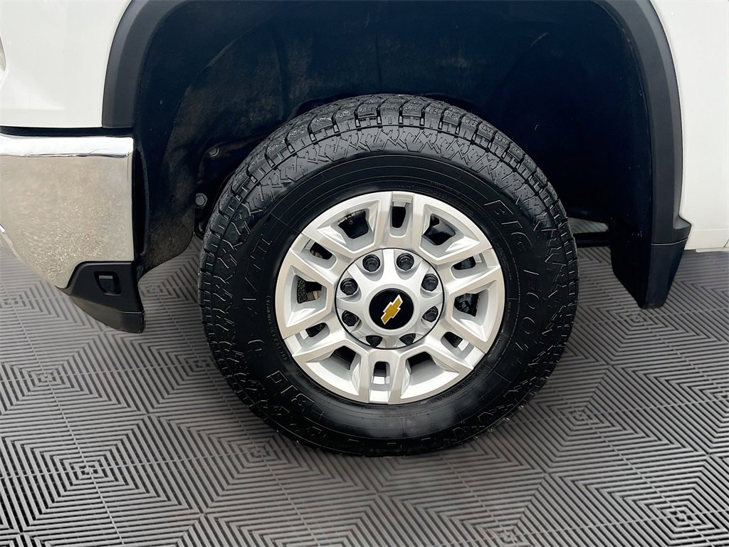 Used 2024 Chevrolet Silverado 2500 LT image 28