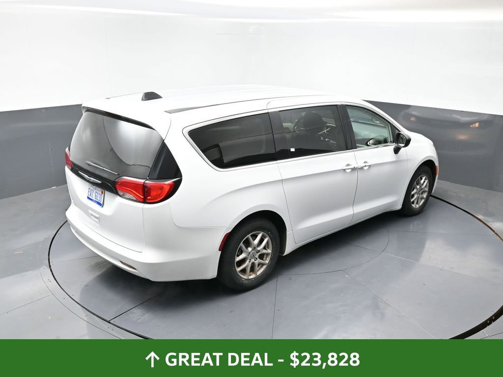 Used 2024 Chrysler Voyager LX image 13