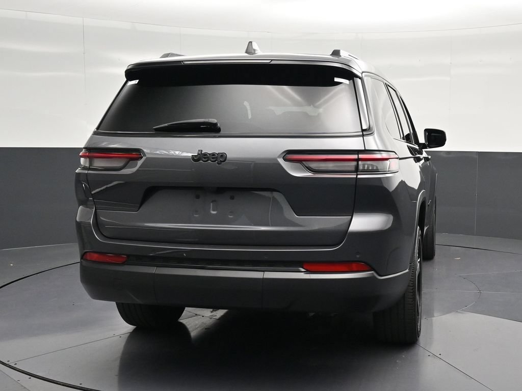Used 2023 Jeep Grand Cherokee L Laredo RWD image 2