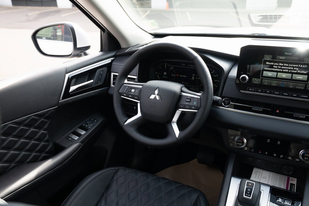 New 2025 Mitsubishi Outlander SEL image 9