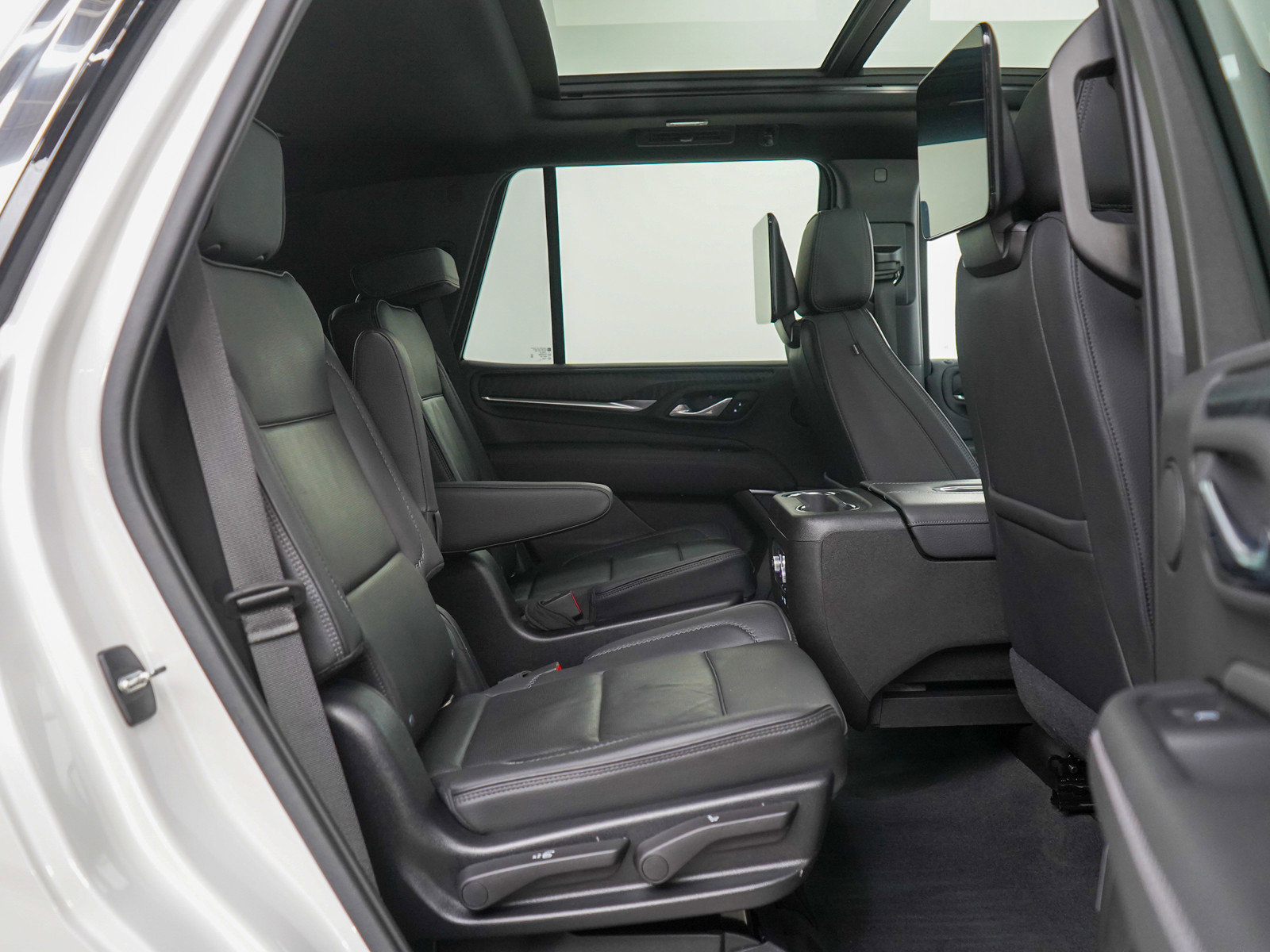 Used 2021 GMC Yukon Denali w/ Denali Premium Package image 12