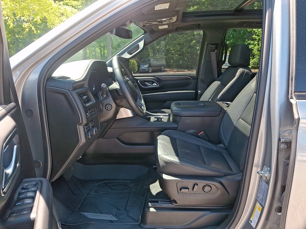 Used 2024 Chevrolet Suburban Z71 w/ Luxury Package AWD/4WD image 13