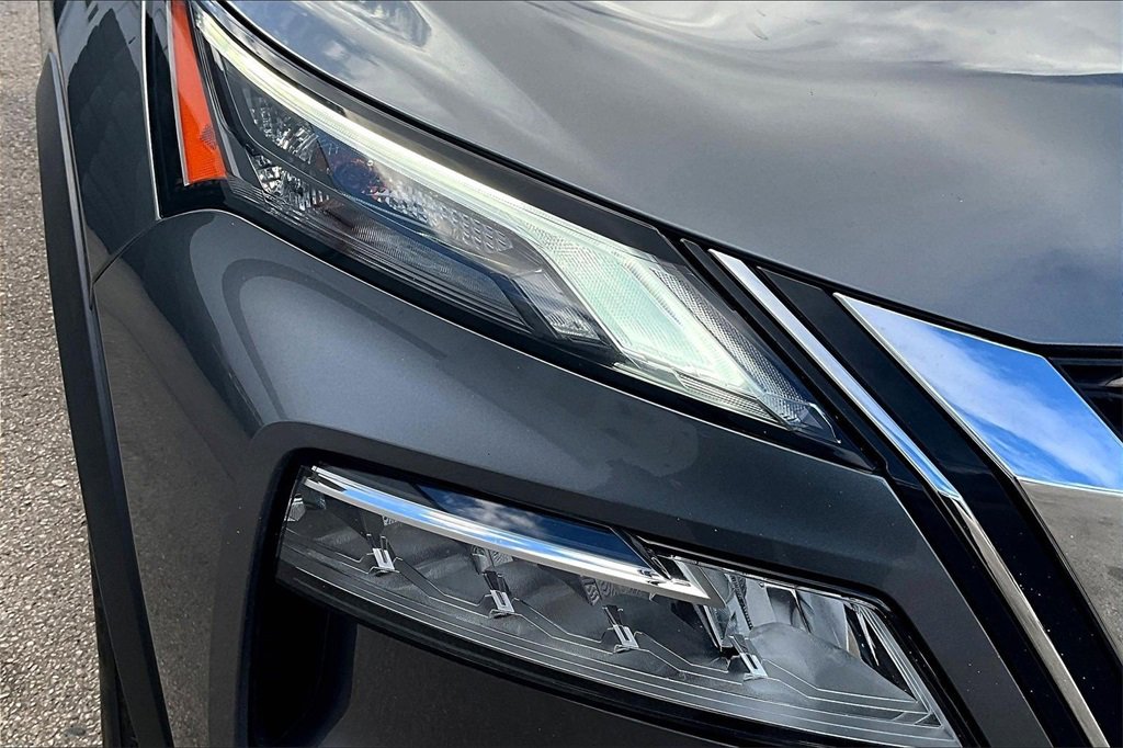 Used 2023 Nissan Rogue SV image 32