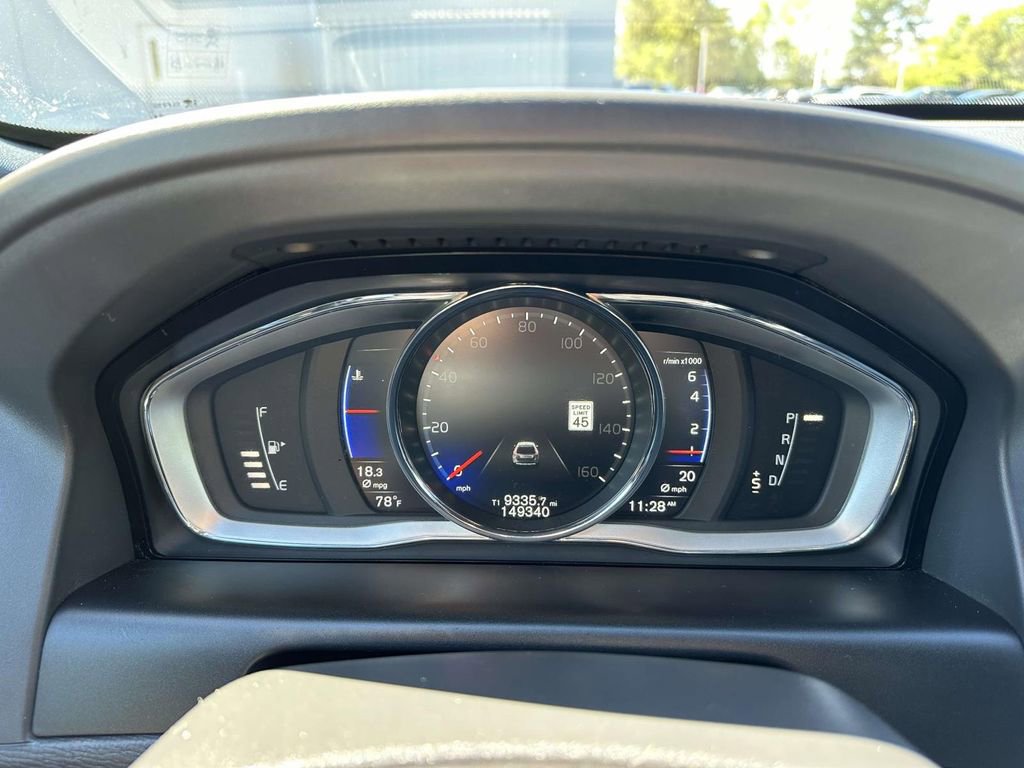 Used 2017 Volvo XC60 T6 R-Design w/ Climate Package image 15