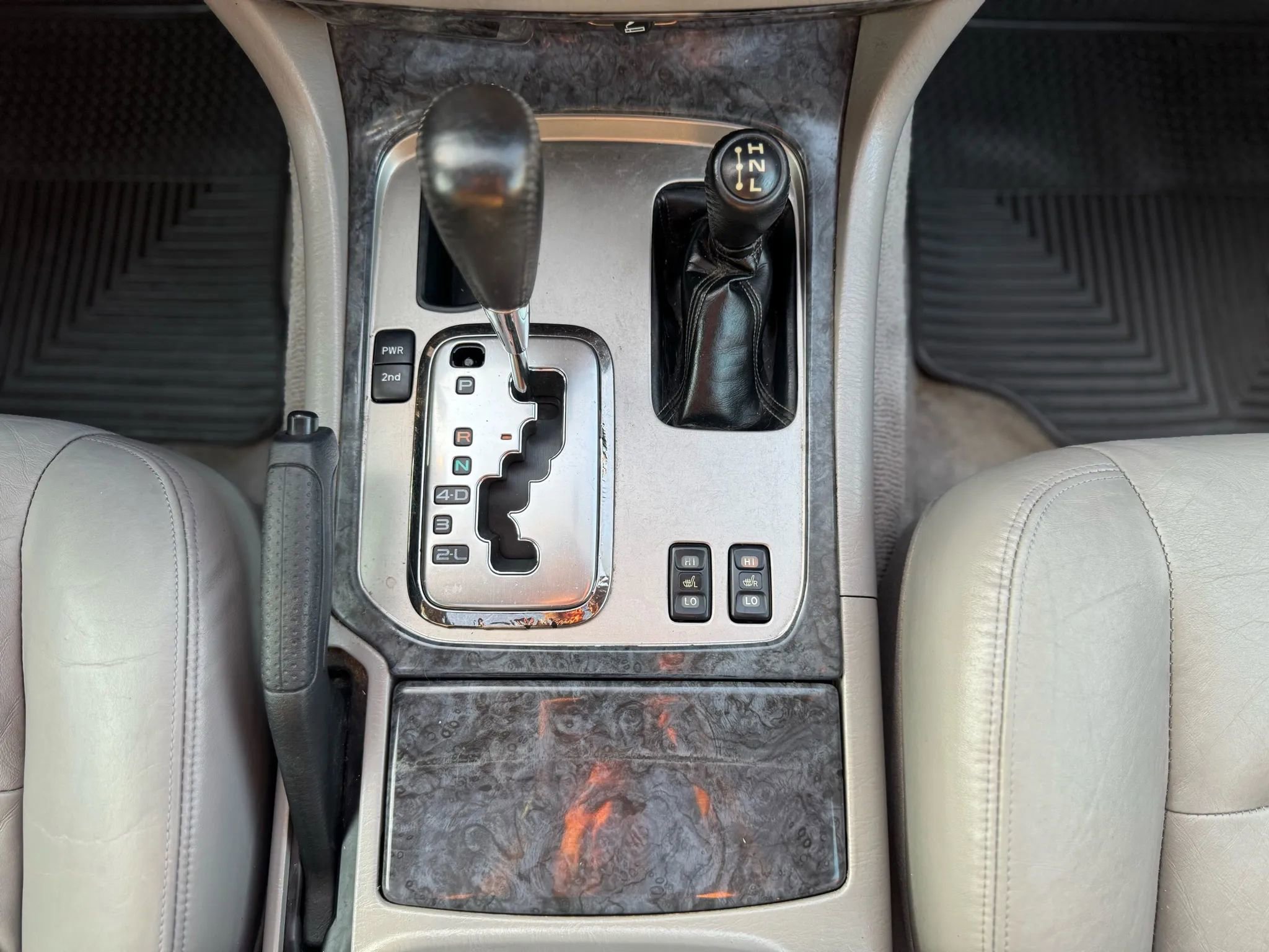 Used 2004 Toyota Land Cruiser image 40