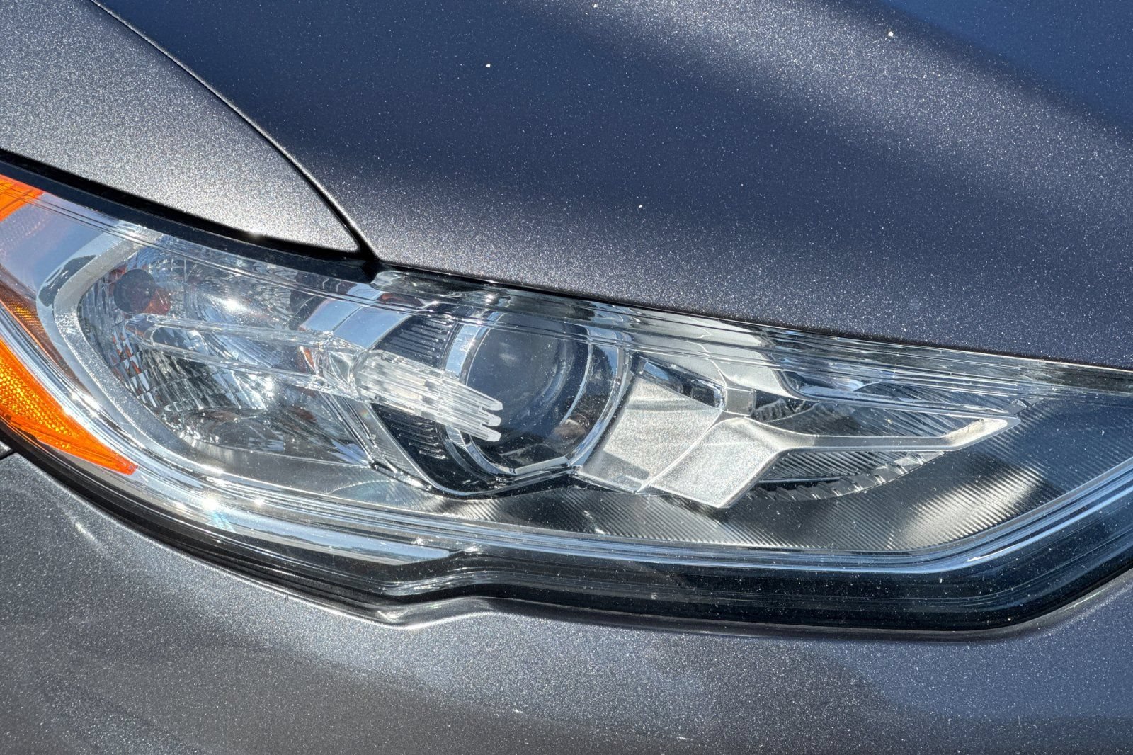 Used 2020 Ford Fusion SE FWD image 45