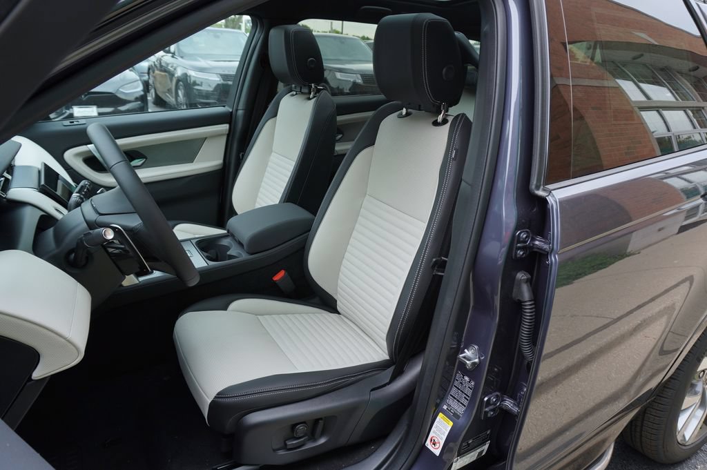 New 2026 Land Rover Discovery Sport Landmark AWD/4WD image 13