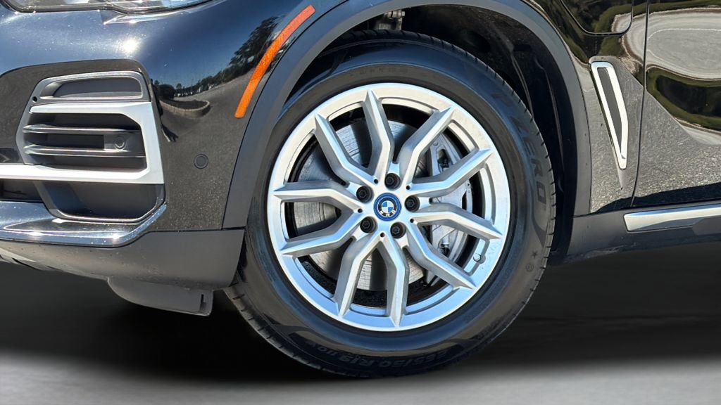 Certified 2023 BMW X5 xDrive45e w/ Parking Assistance Package image 6