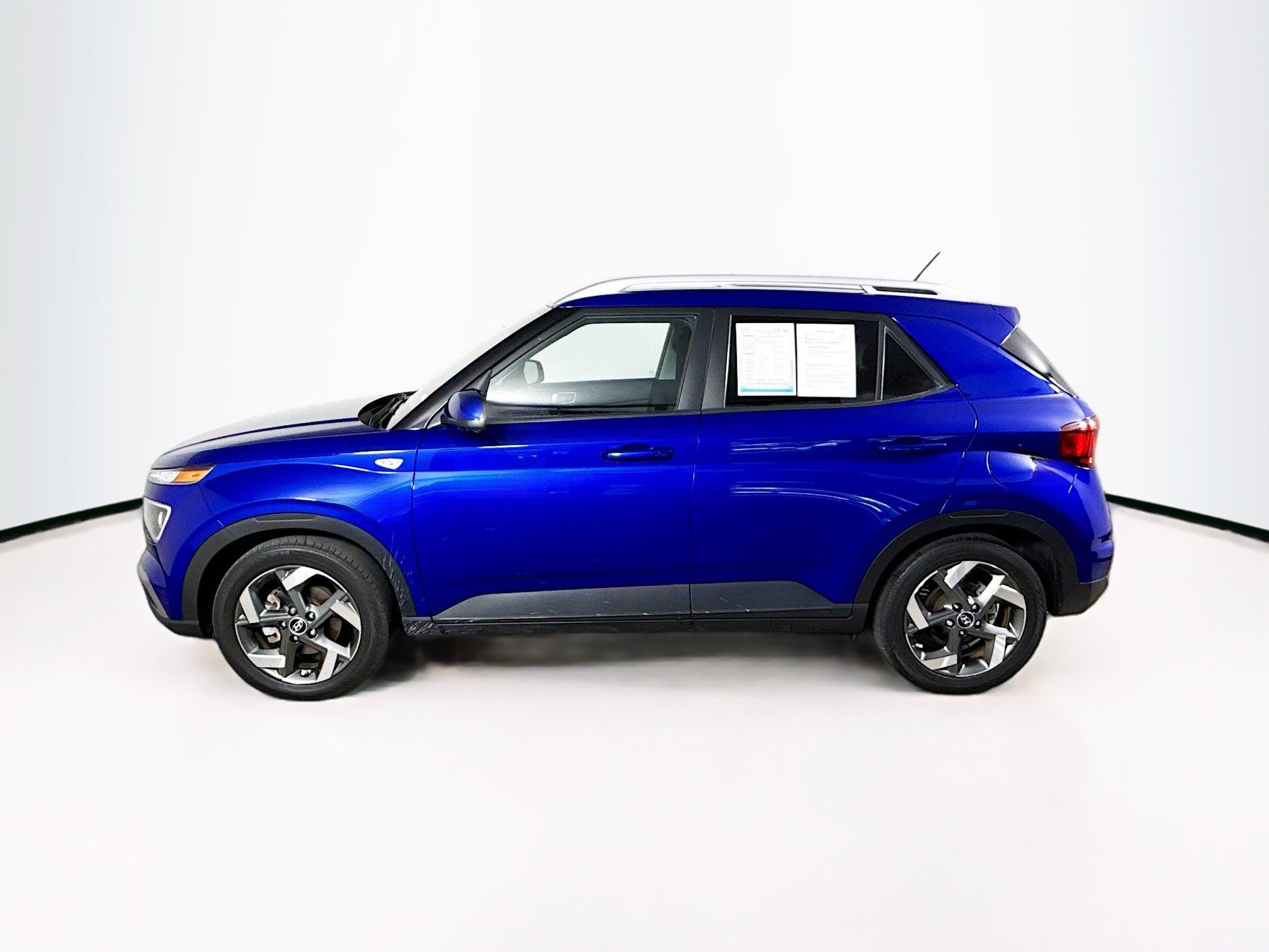 Used 2024 Hyundai Venue SEL FWD image 7