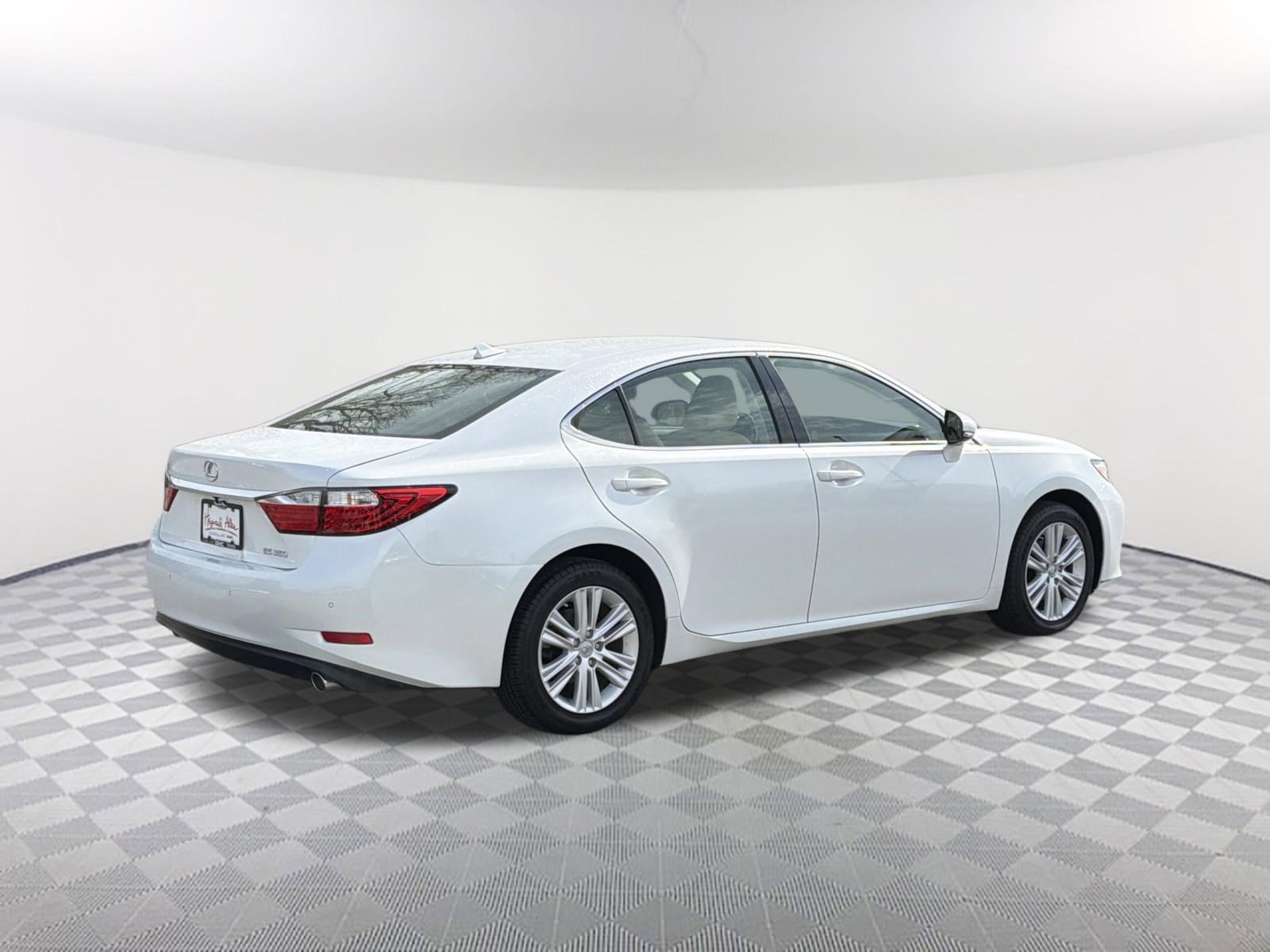 Used 2014 Lexus ES 350 4dr Car w/ Premium Package image 6