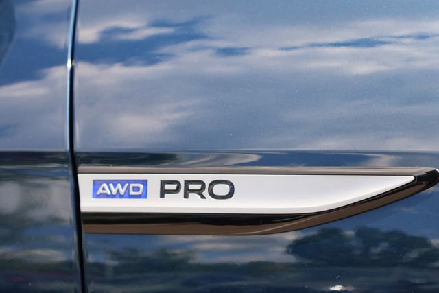 Certified 2023 Volkswagen ID.4 Pro AWD/4WD image 10