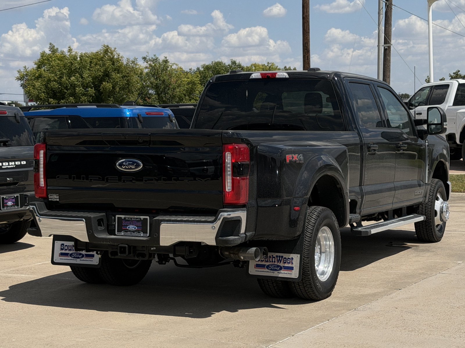 New 2026 Ford F350 XLT w/ XLT Premium Package AWD/4WD image 4