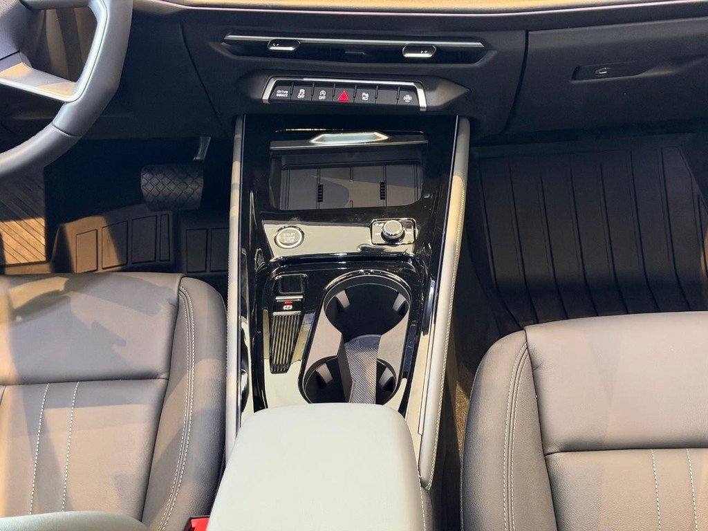 New 2026 Audi Q3 quattro 2.0T AWD/4WD image 8