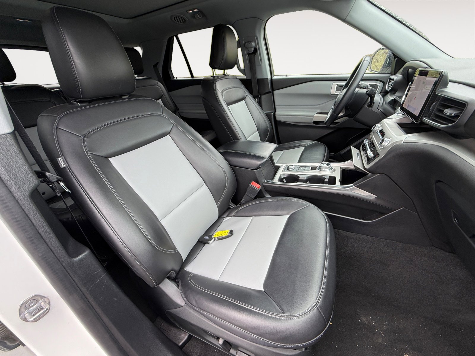 Used 2022 Ford Explorer XLT w/ Equipment Group 202A image 19