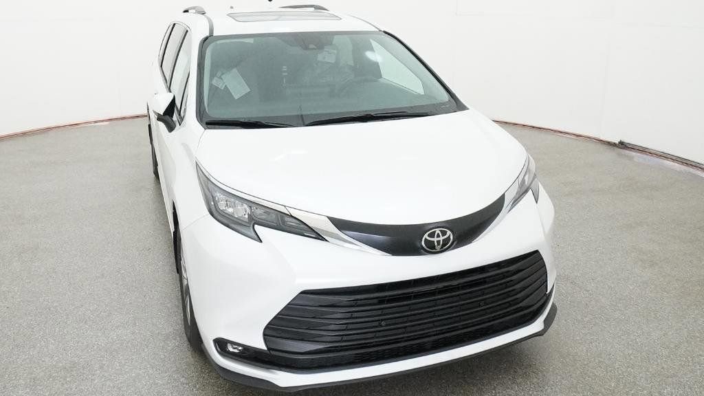 New 2026 Toyota Sienna XLE image 9