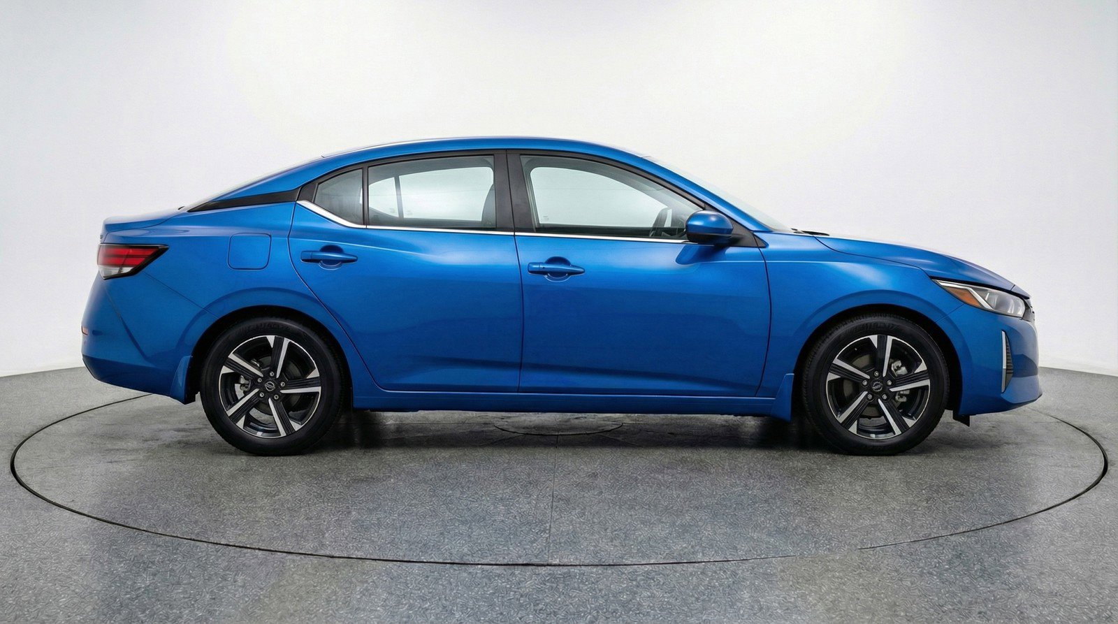 Used 2025 Nissan Sentra SV FWD image 9