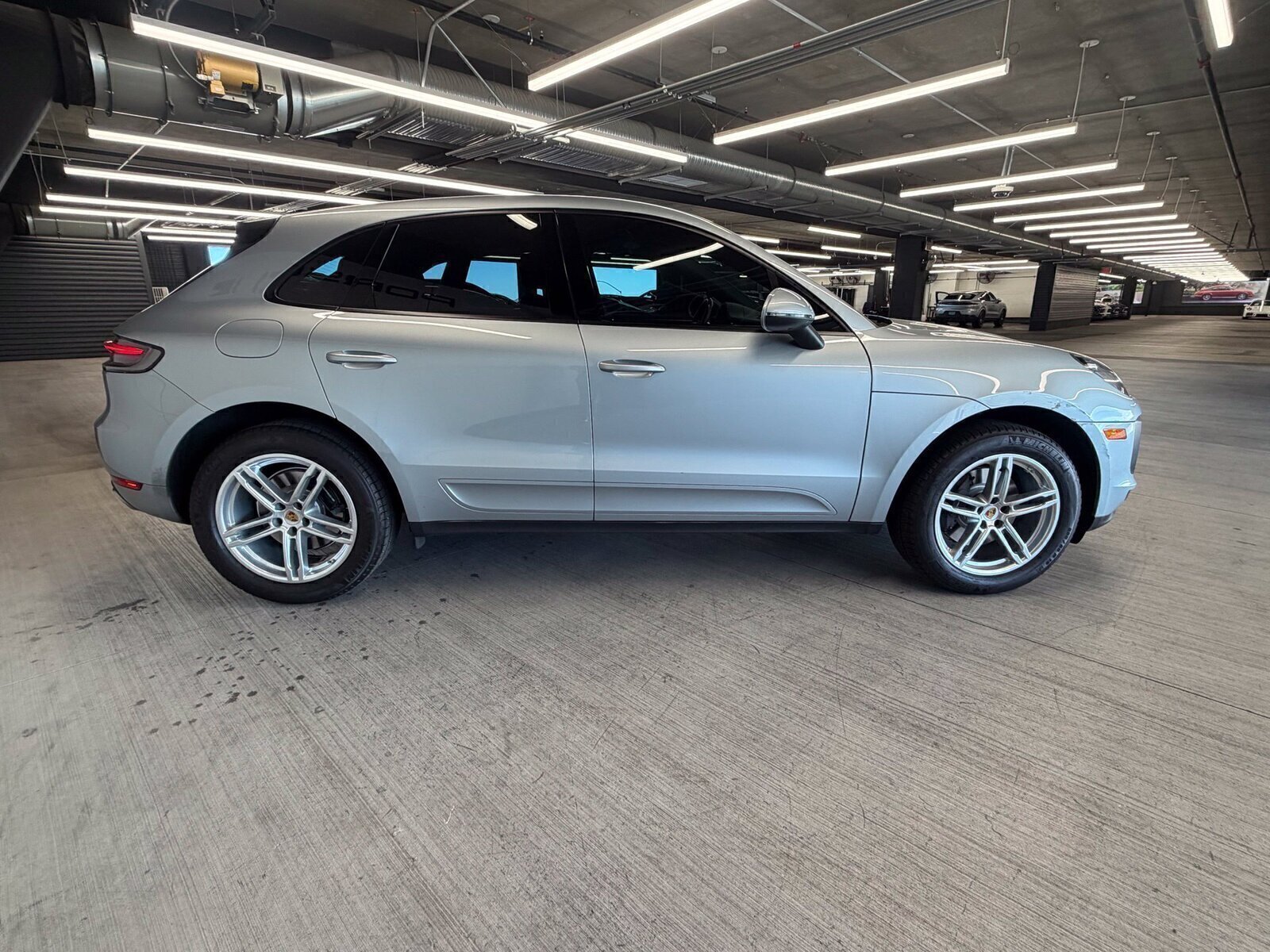 Certified 2019 Porsche Macan AWD/4WD image 5